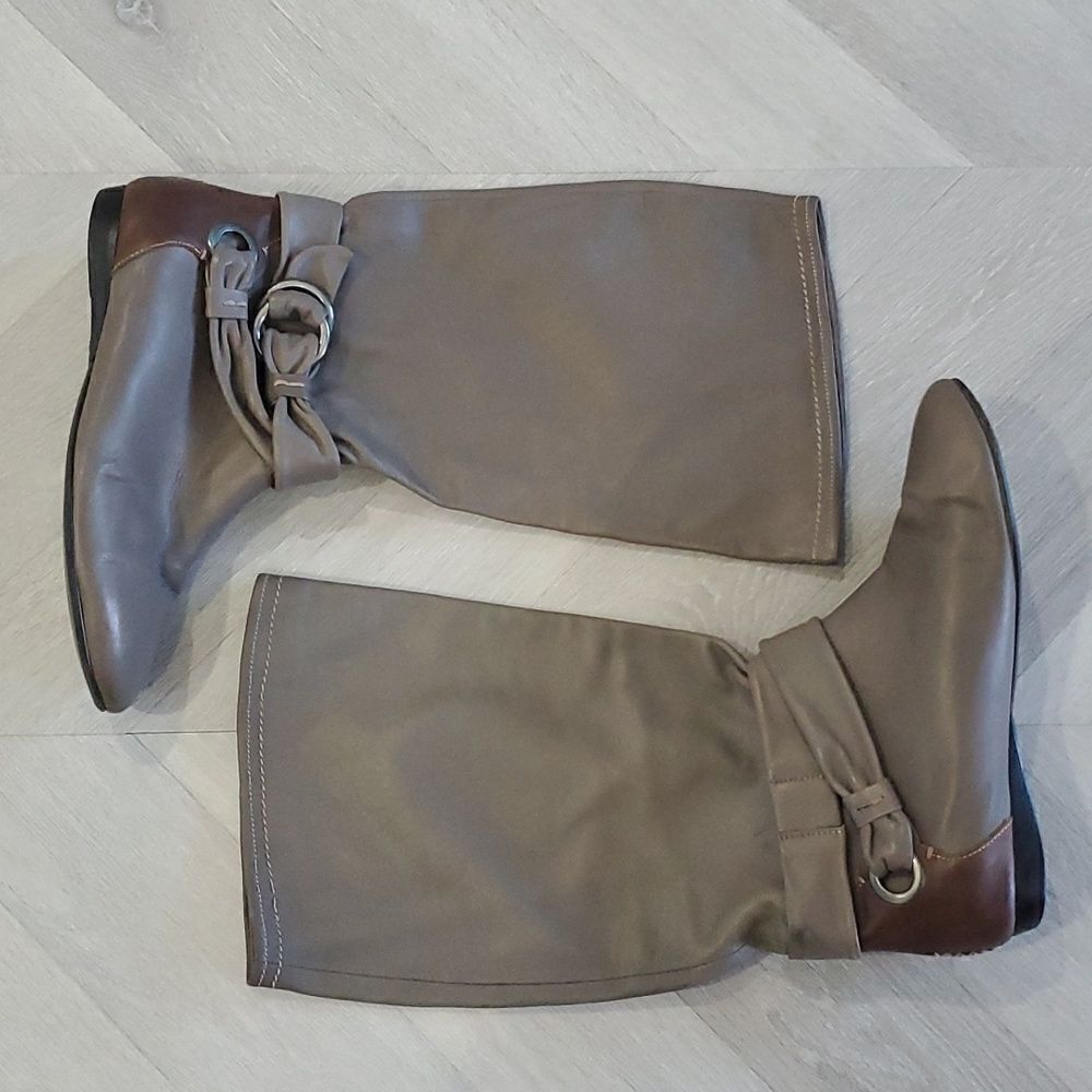 B. Makowsky Taupe & Brown Leather BFREBAY Boots, Size 10W